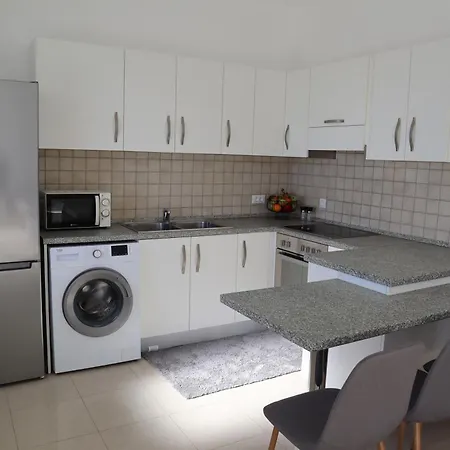 Grande View Apartamento Charaki
